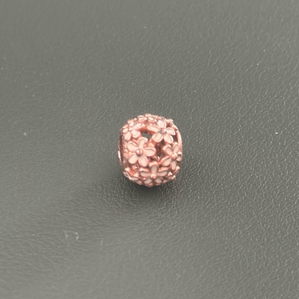 Pandora Darling Daisy Charm